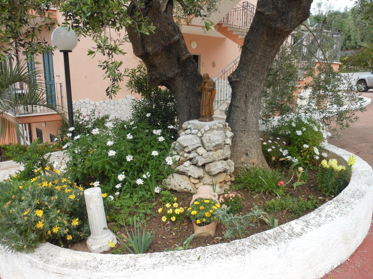 Residence La Cappella Del Convento Rodi Garganico Bagian luar foto